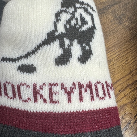 💎 Hockey Mom Sherpa Socks Grey - Picture 6 of 8